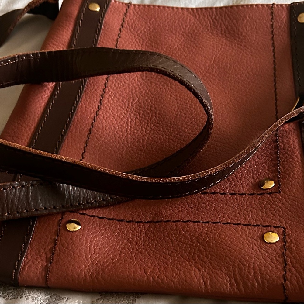 Elegant Tan Leather Crossbody Bag